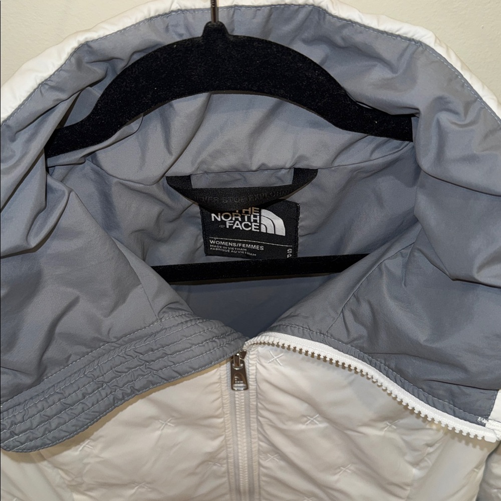 Lightweight North Face Jacket - image 2